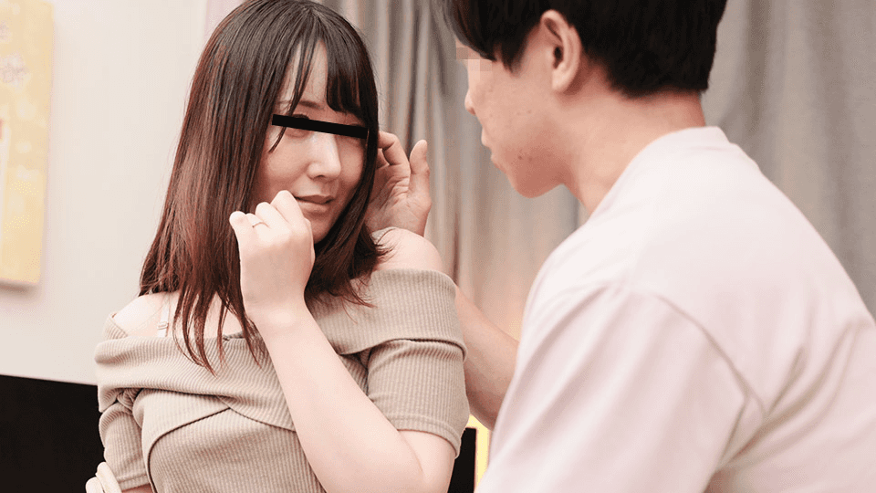 051124_100-Vô tình match mẹ của bạn thân trên tinder